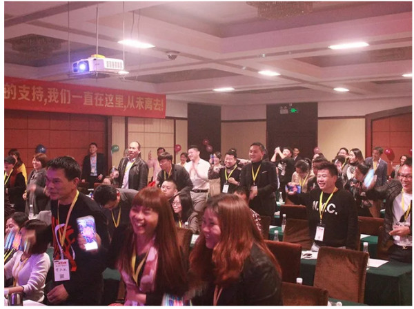 激動的抽獎現(xiàn)場